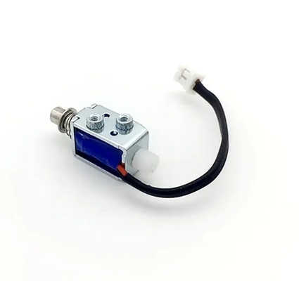 Solenoide de empuje y tracción de tamaño pequeño con estructura de marco abierto y orificios de montaje para una fácil instalación