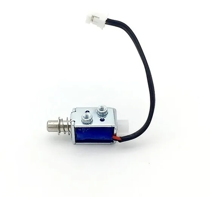 Solenoide de empuje y tracción de tamaño pequeño con estructura de marco abierto y orificios de montaje para una fácil instalación